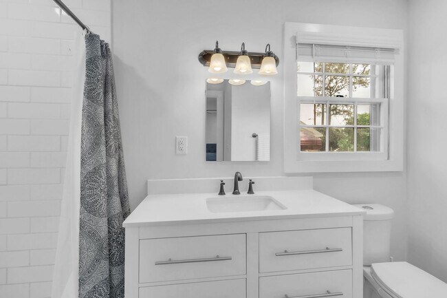 Building Photo - Updated 3 Bedroom, 2 Bath Home – Minutes from Fort Bragg!