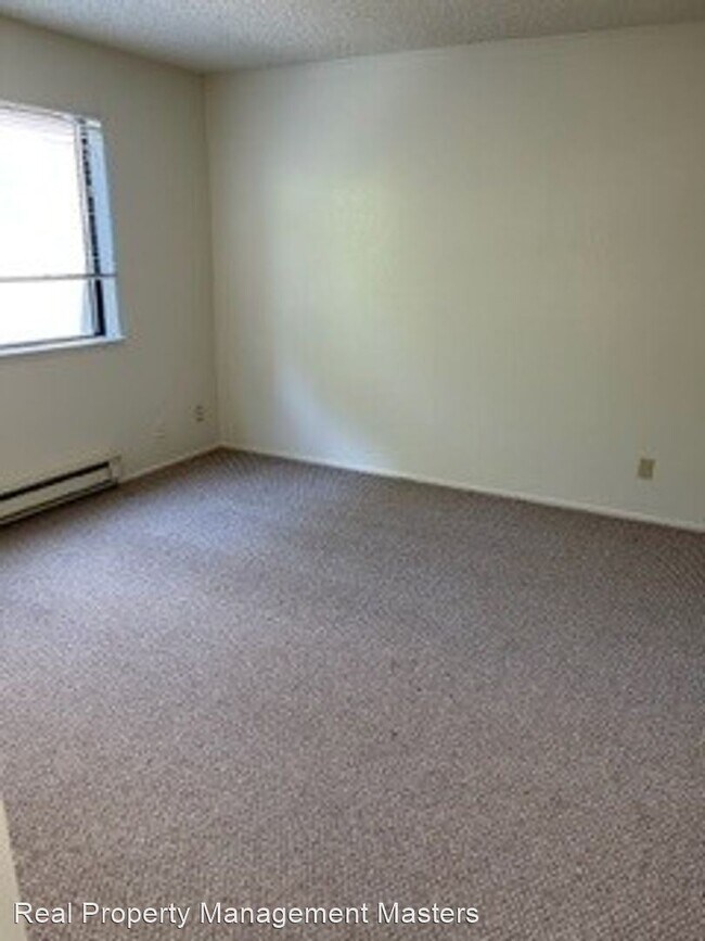 Building Photo - 2 br, 1 bath House - 1980 Barrymore Common...