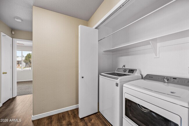 Building Photo - 4032 N 14th Pl