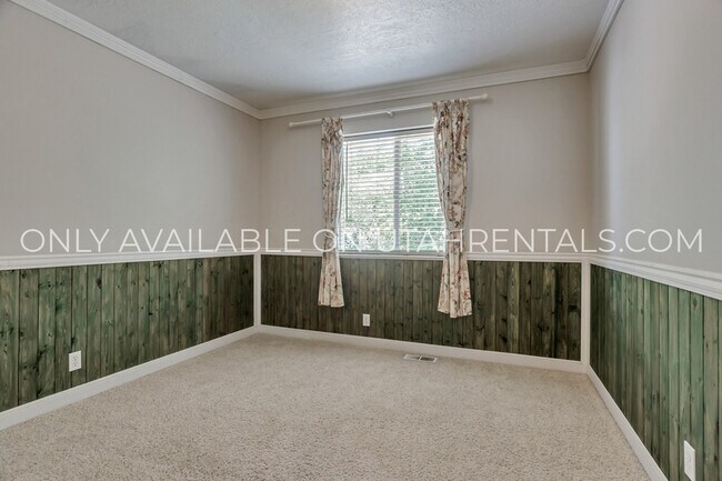 Building Photo - 1437 E Murdock Dr