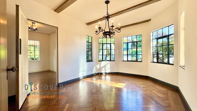 Building Photo - Oakmore 3+ Bedroom Spanish Mediterranean Home