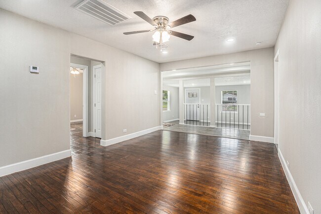 Building Photo - 812 7th Ave N