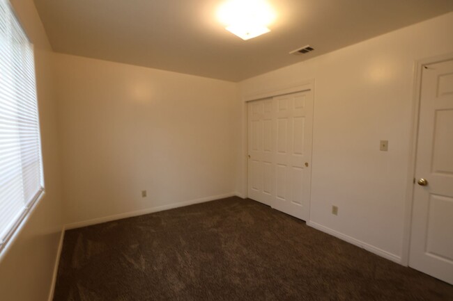 Building Photo - Holiday Special 50% Off 1st Month's Rent! ...