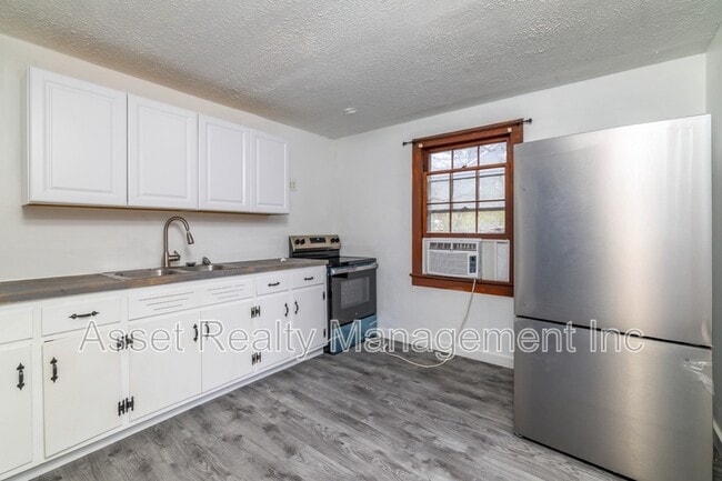 Building Photo - 5501 Lake Shore Dr