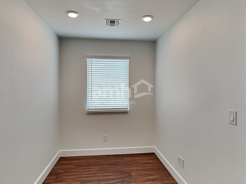 Building Photo - 6622 S 42nd Ln