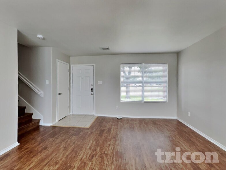 Building Photo - 5521 Rio Alamo St