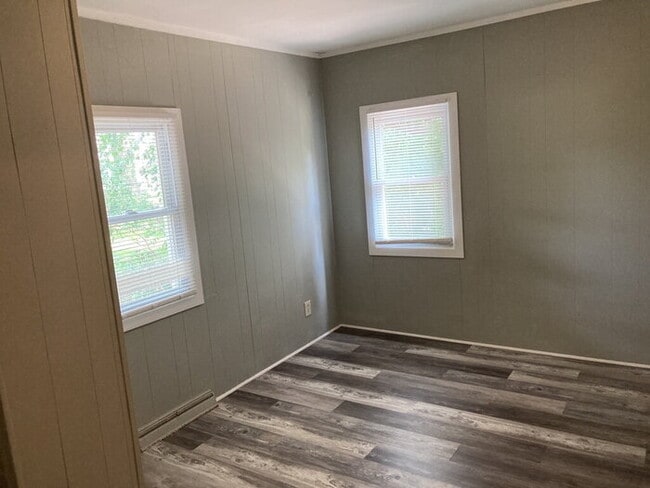 Building Photo - 125 Mallard St