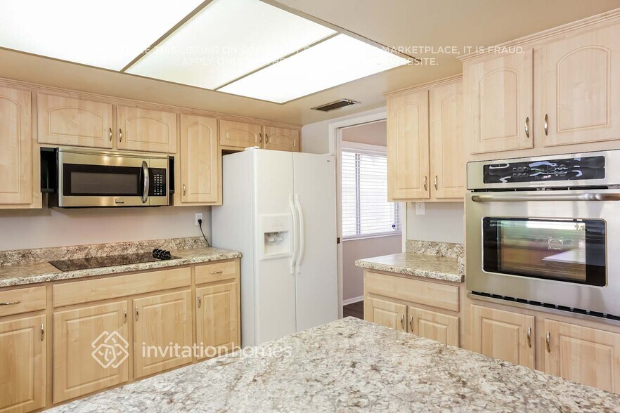 Building Photo - 4516 W Hayward Ave