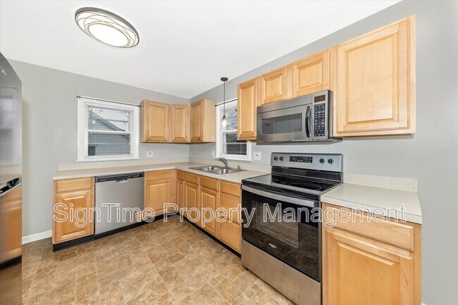 Building Photo - 11025 Rosewood Dr