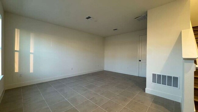 Building Photo - 15244 Groveside