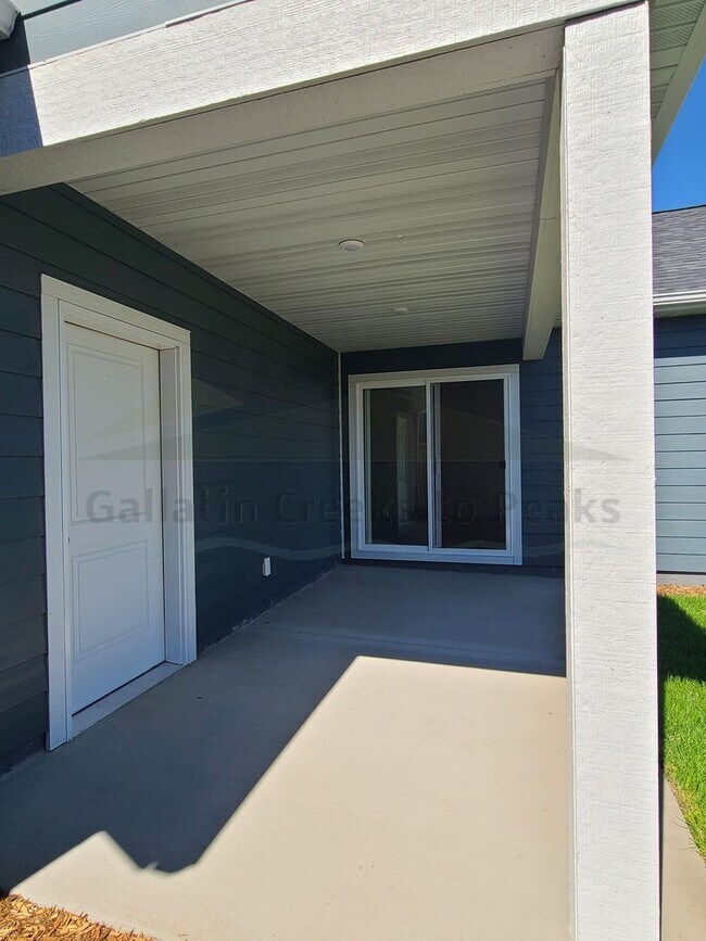 Building Photo - Brand New Single Level Home