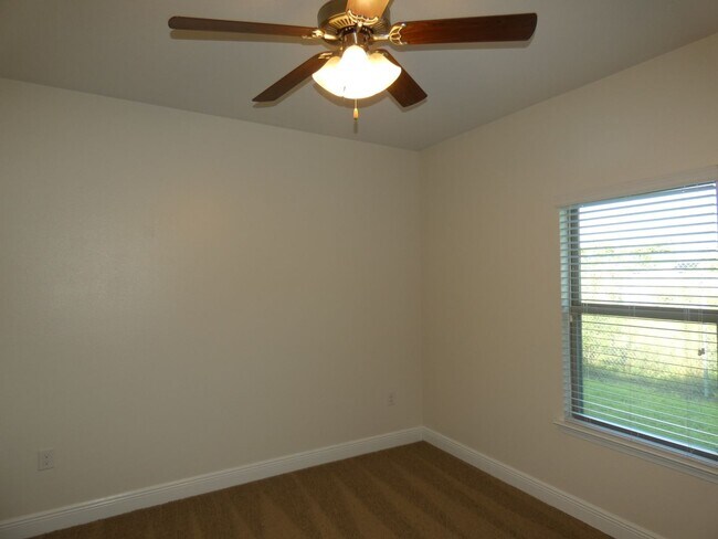 Building Photo - Spacious 5-Bedroom Home - Heart of Pace