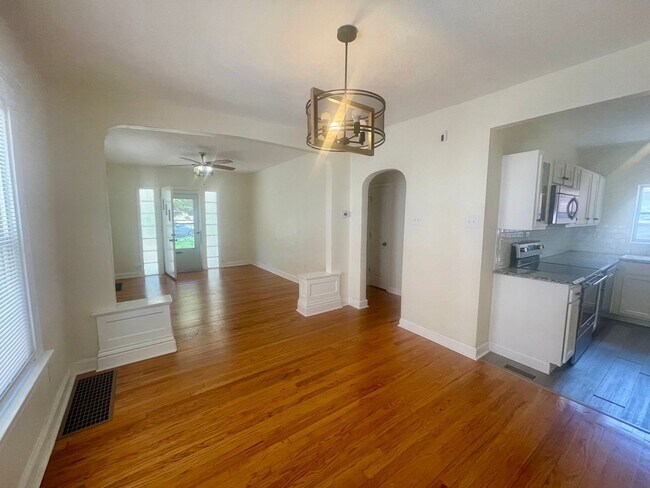 Building Photo - 7667 Lindbergh Dr