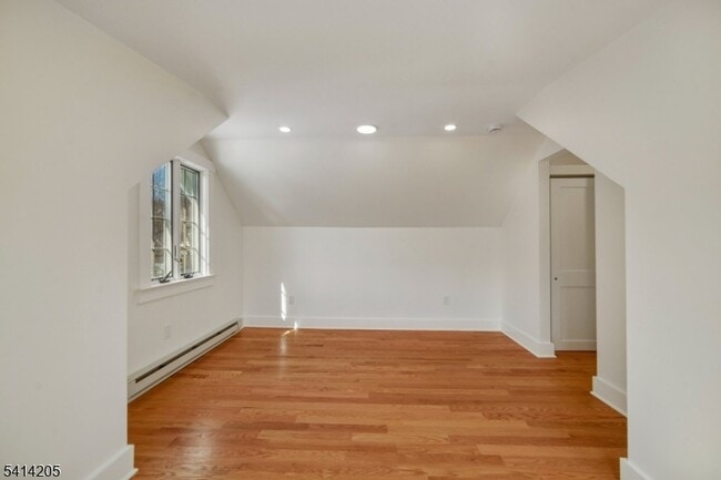 Building Photo - 42 Brookfield Rd