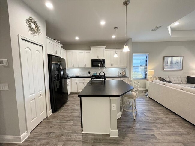 Building Photo - 21645 Avon Park Ct