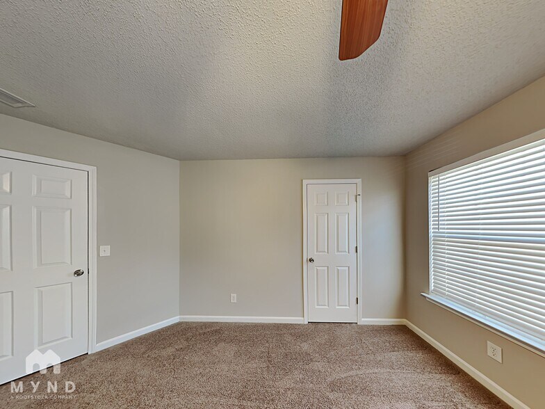 Building Photo - 6132 Hickory Ln Dr