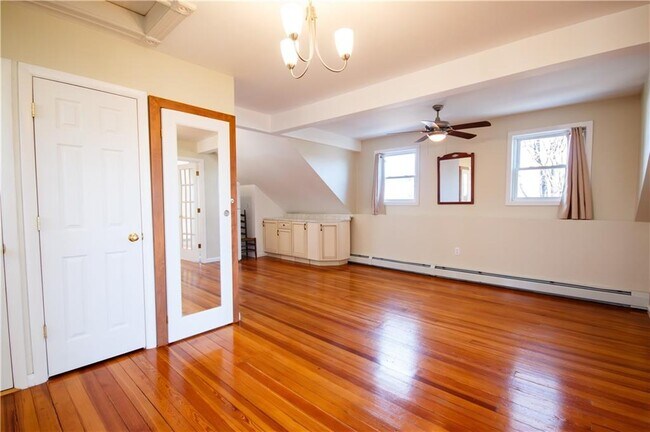 Building Photo - 40 E Barrows St