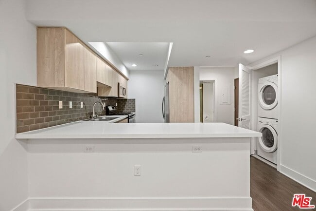 Building Photo - 11811 Darlington Ave