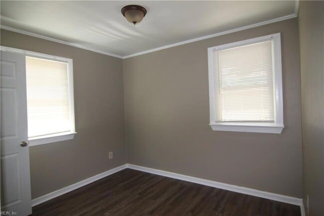 Building Photo - 1744 N Lakeland Dr