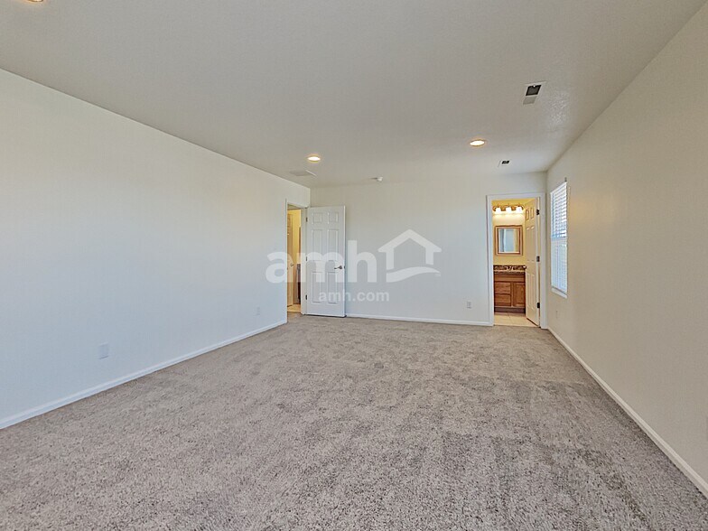 Building Photo - 816 Ponderosa Ln