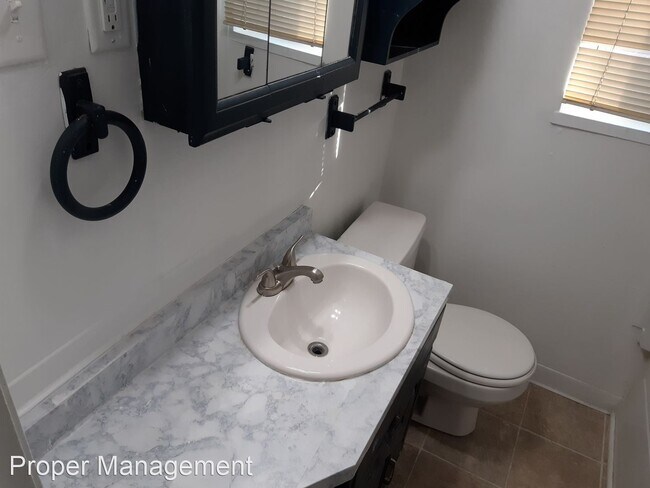 Building Photo - 3 br, 1 bath House - 408 Sandhurst Dr