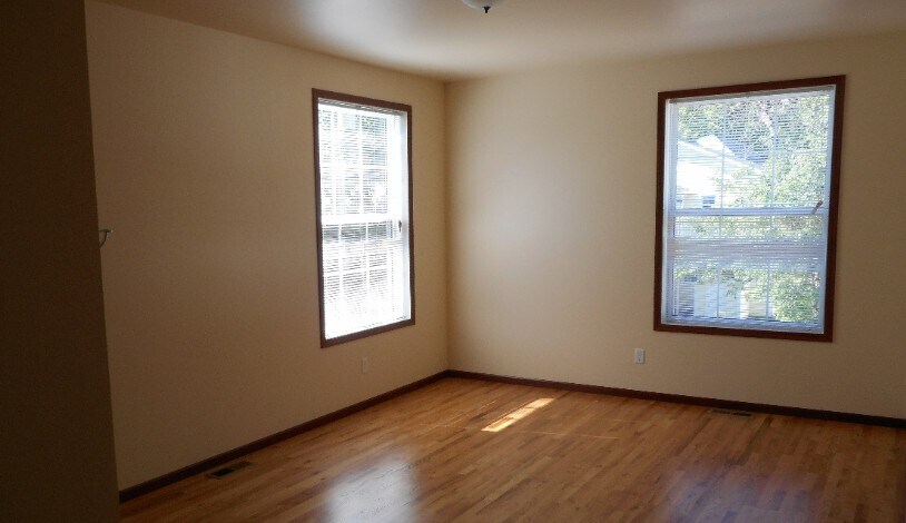 Building Photo - 322 Chippewa St