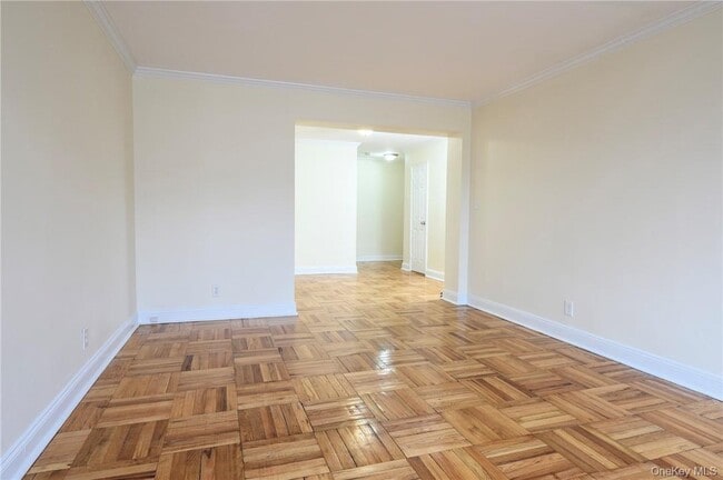 Building Photo - 2 Sadore Ln