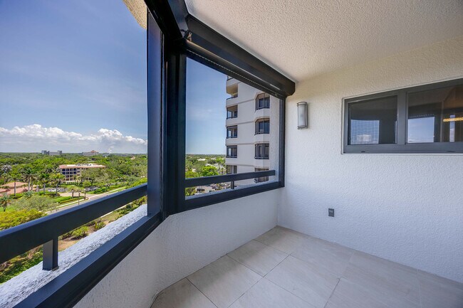 Building Photo - 6075 Pelican Bay Blvd