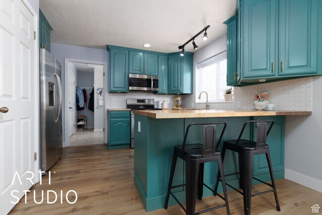 Building Photo - Spacious 5-Bedroom Home in Morgan – $500 O...