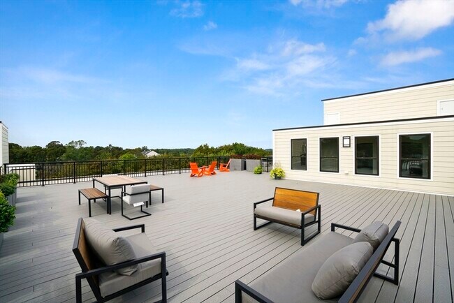 Building Photo - 999 Hancock St