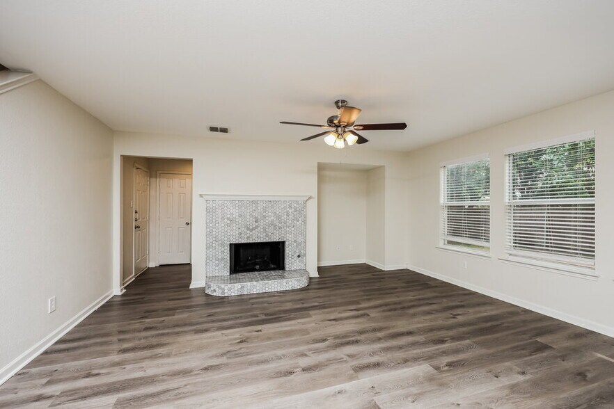 Building Photo - 2216 Overlook Ln