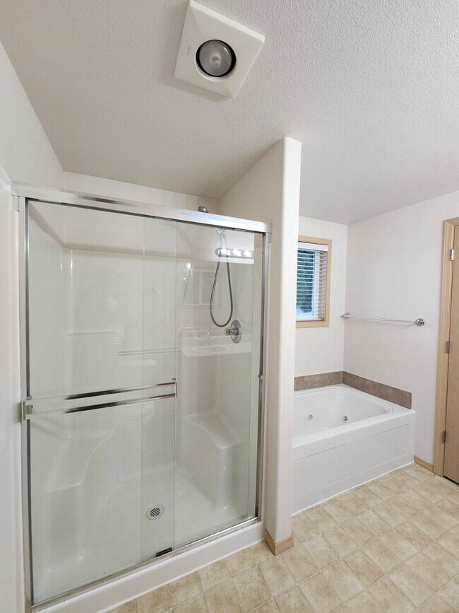 Building Photo - 5811 Austin Ct