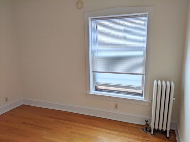 Building Photo - 729 Hinman Ave
