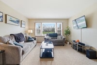 Building Photo - 1121 Johnston Dr