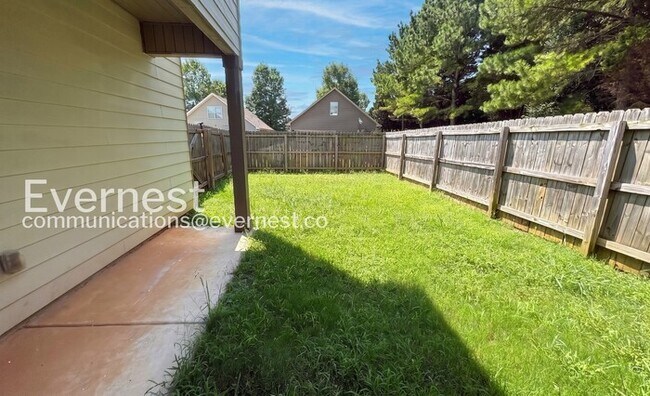 Building Photo - 4 Bed, 3 Bath Home with Garage / Pet-Friendly / Available Now!