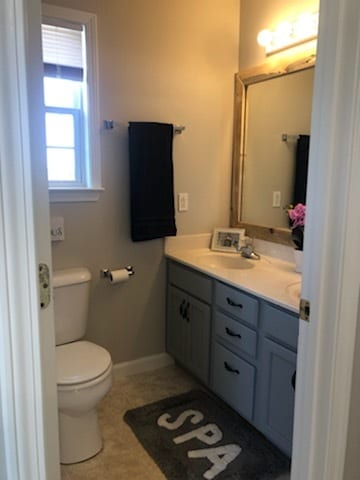 Master Bath with dual vanity and shower/tub combination - 603 Avondale Rd