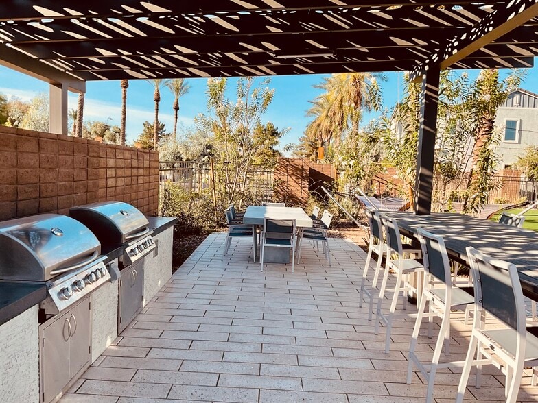 Building Photo - 2759 S Jackrabbit Dr