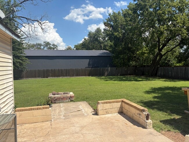 Building Photo - Beautiful 3 bedroom 2 bathroom