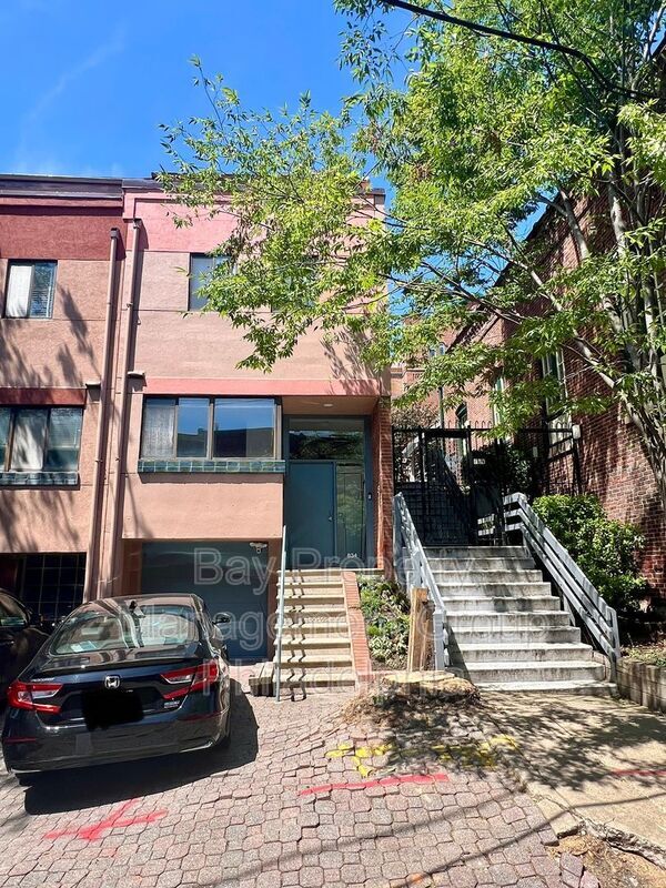 Primary Photo - 834 N Newkirk St