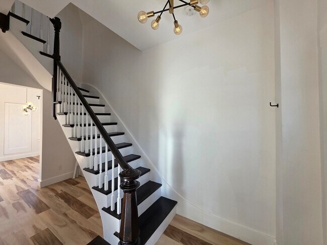 Building Photo - 84 Dudley St