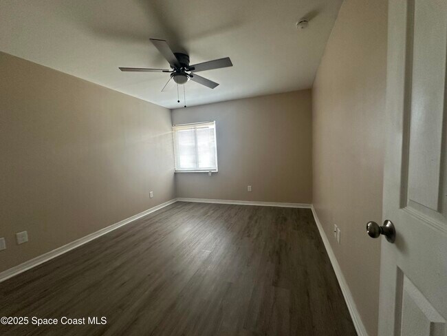 Building Photo - 800 N Fiske Blvd