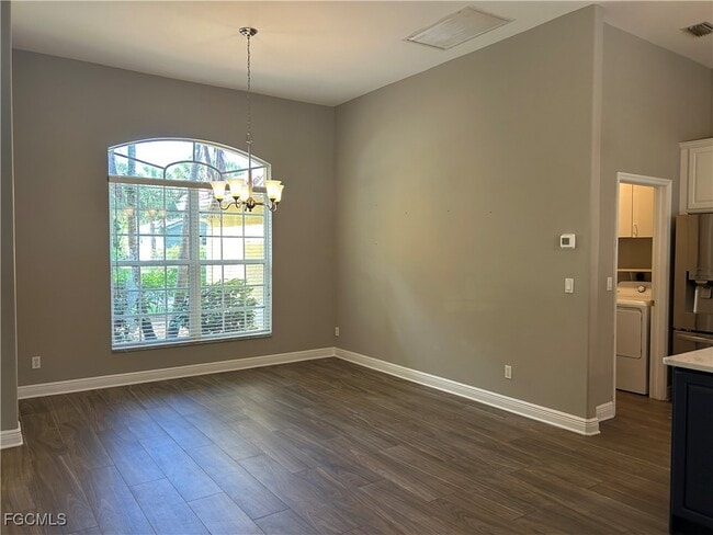 Building Photo - 9947 Colonial Walk N