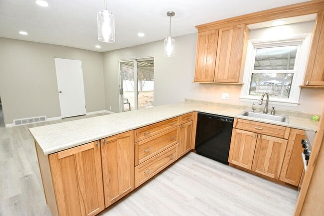 Building Photo - Inground swimming pool, 3 bedroom 1.5 bath home in South Bend IN