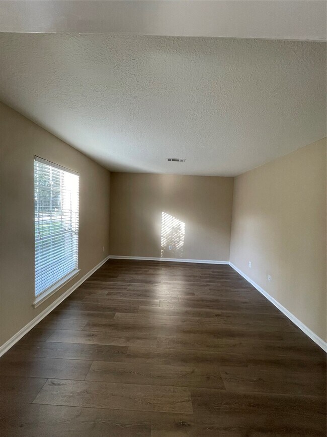 Building Photo - 4527 Geneva Dr