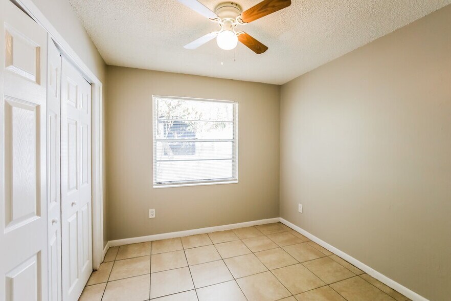 Building Photo - 933 Camellia Rd