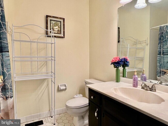 Building Photo - 5 Emily Ct