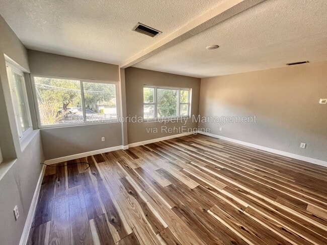 Building Photo - 1110 Poinsettia Ave