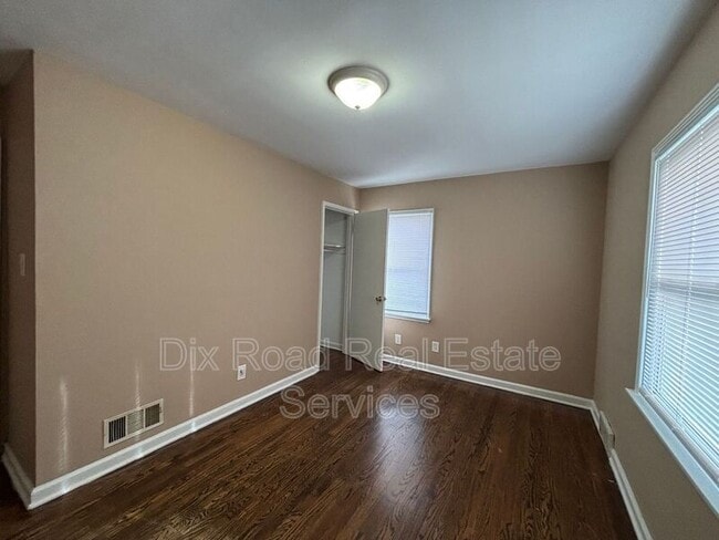 Building Photo - 2309 Byron St