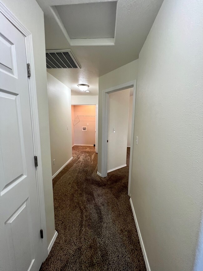 Building Photo - 411 Berrydale Ave