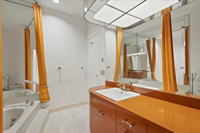 Building Photo - 5304 Woodlands Blvd